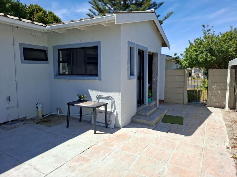 3 Bedroom Property for Sale in Bothasig Western Cape